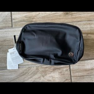 lululemon everywhere belt bag. NWT!